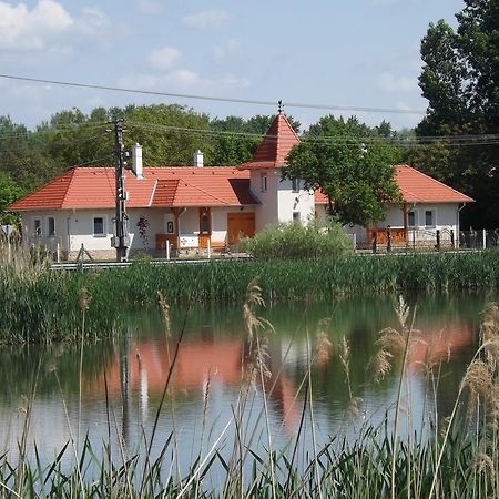 Nagybajcsi Koertefa Vendeghaz Apartment Bagian luar foto