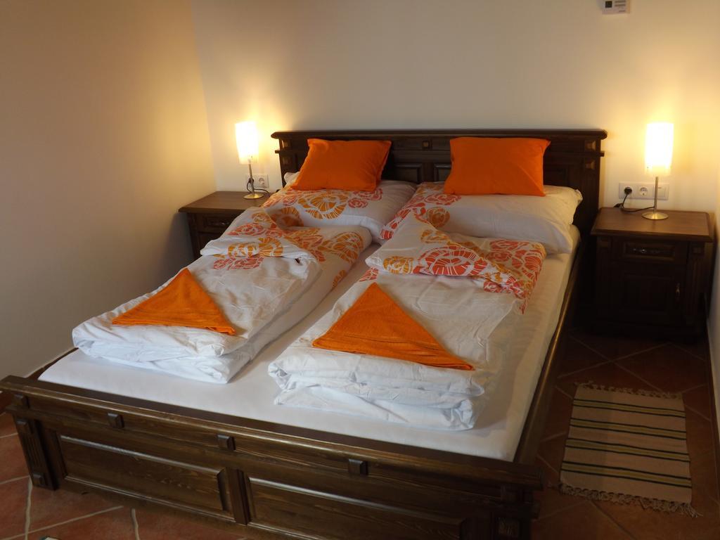 Nagybajcsi Koertefa Vendeghaz Apartment Ruang foto