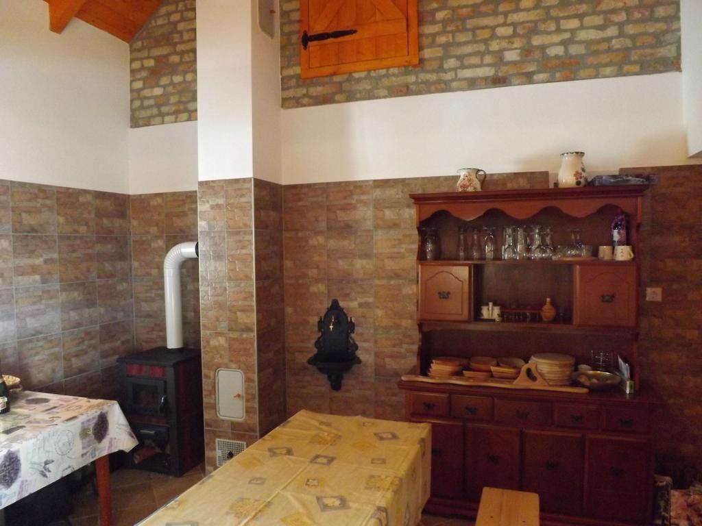 Nagybajcsi Koertefa Vendeghaz Apartment Ruang foto