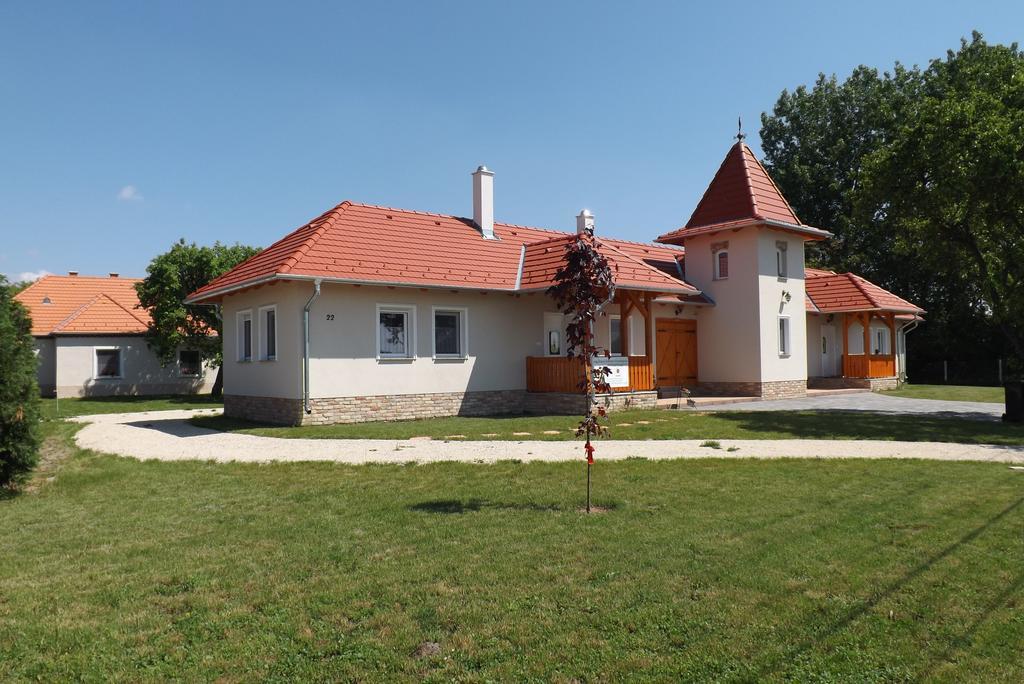 Nagybajcsi Koertefa Vendeghaz Apartment Bagian luar foto