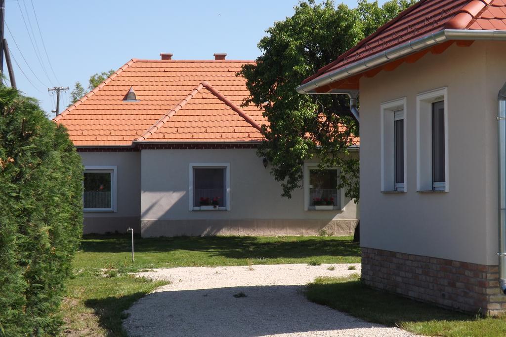 Nagybajcsi Koertefa Vendeghaz Apartment Bagian luar foto